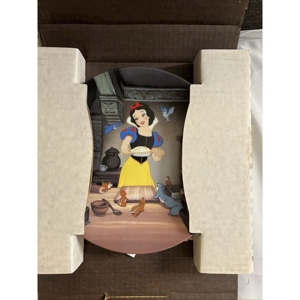 Disney‎ Snow White A Special Treat Knowles Collector Plate W/ Box COA 1980s